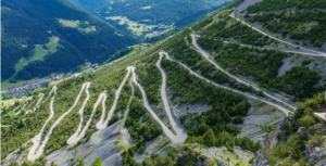 tornanti della tappa del 103 Giro d’Italia, Arrivo ai laghi di Cancano